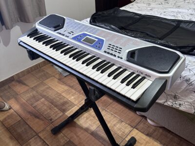 Teclado Casio seminovo