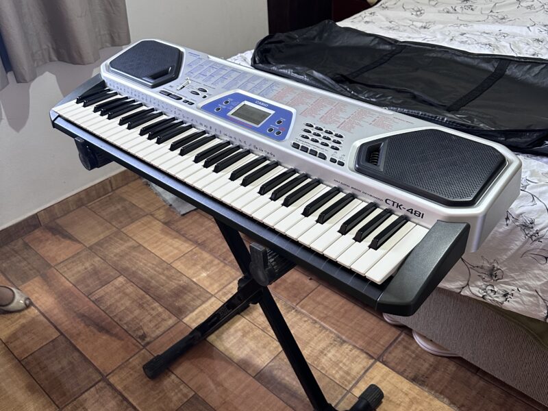 Teclado Casio seminovo